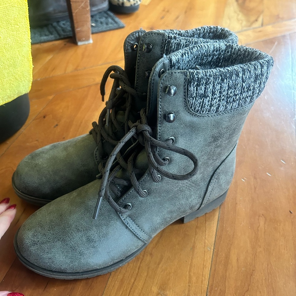 JustFab Gray Combat Boots with Knit Cuff New - Picture 4 of 5
